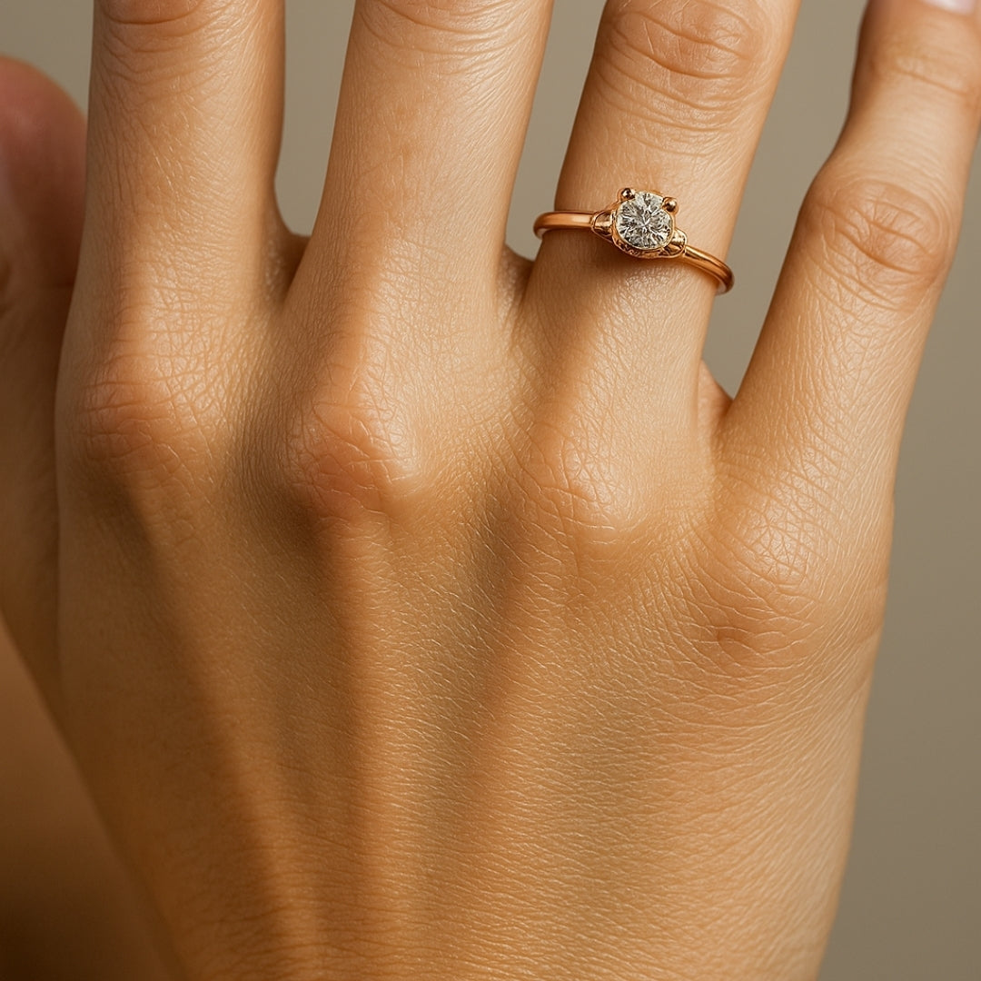 ANILLO VALENTINA ROCHE DORADO ROSADO CON CORONA DE CIRCONITAS