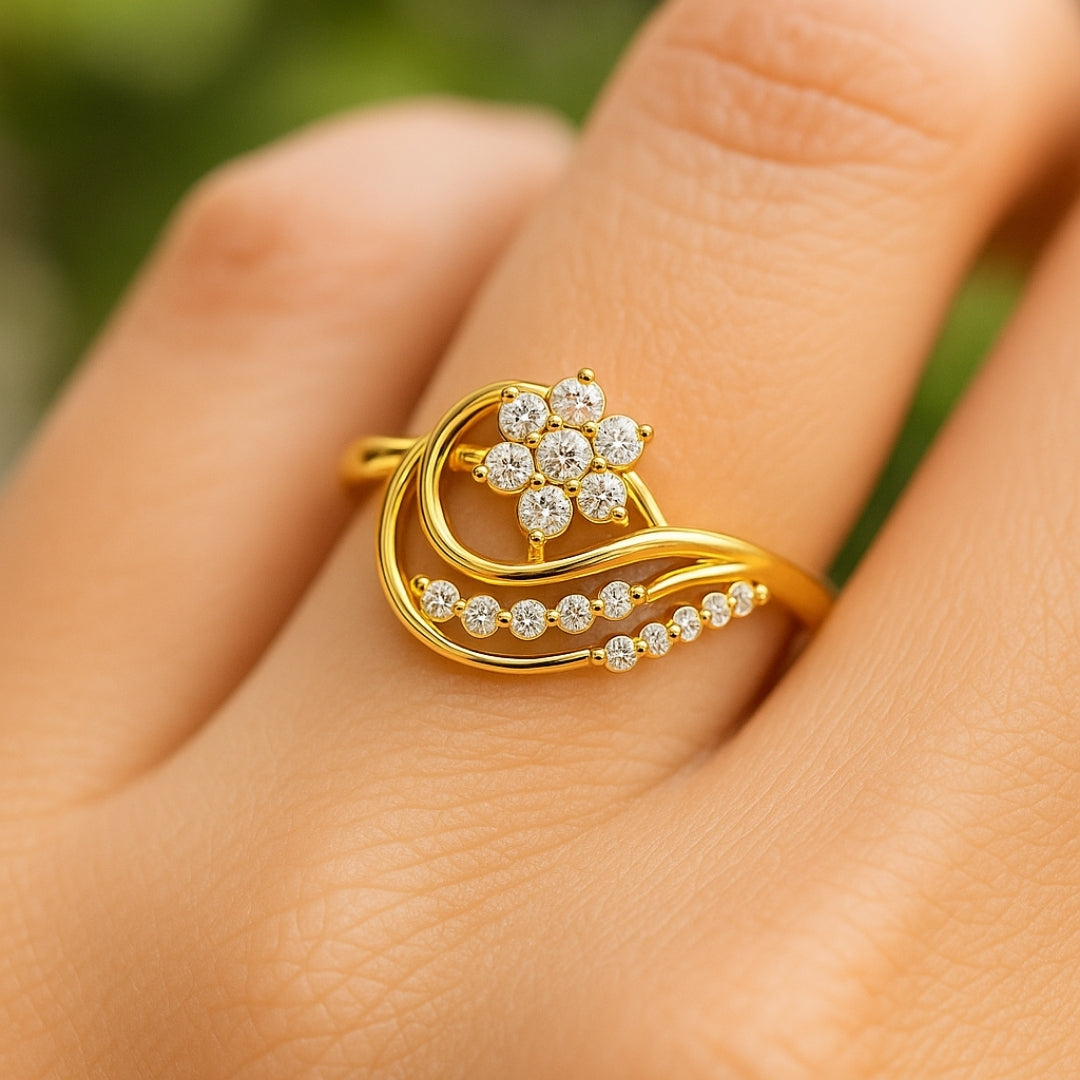 ANILLO VALENTINA ROCHE FLOR DORADA CON CIRCONITAS Y ONDAS