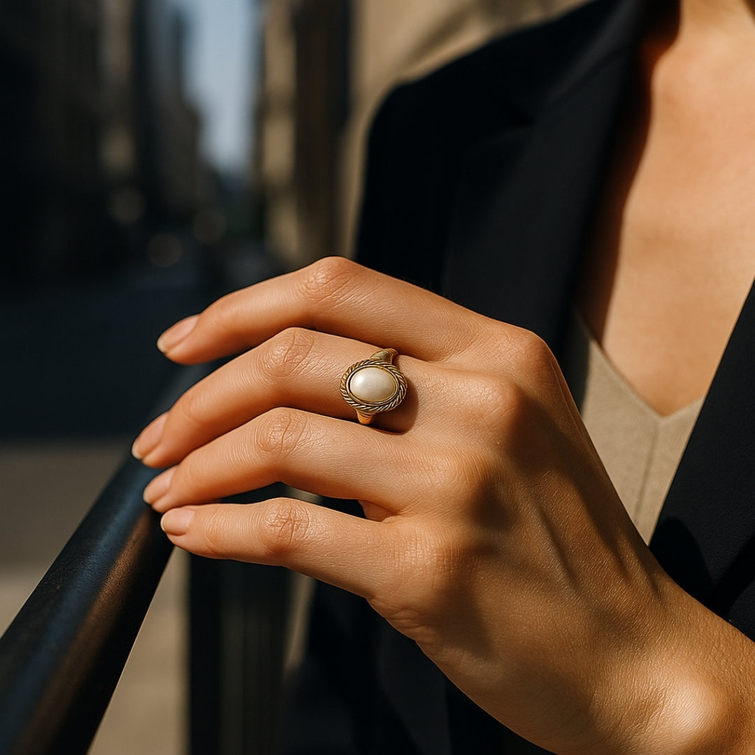ANILLO VALENTINA ROCHE OVAL PERLA BLANCA DORADO