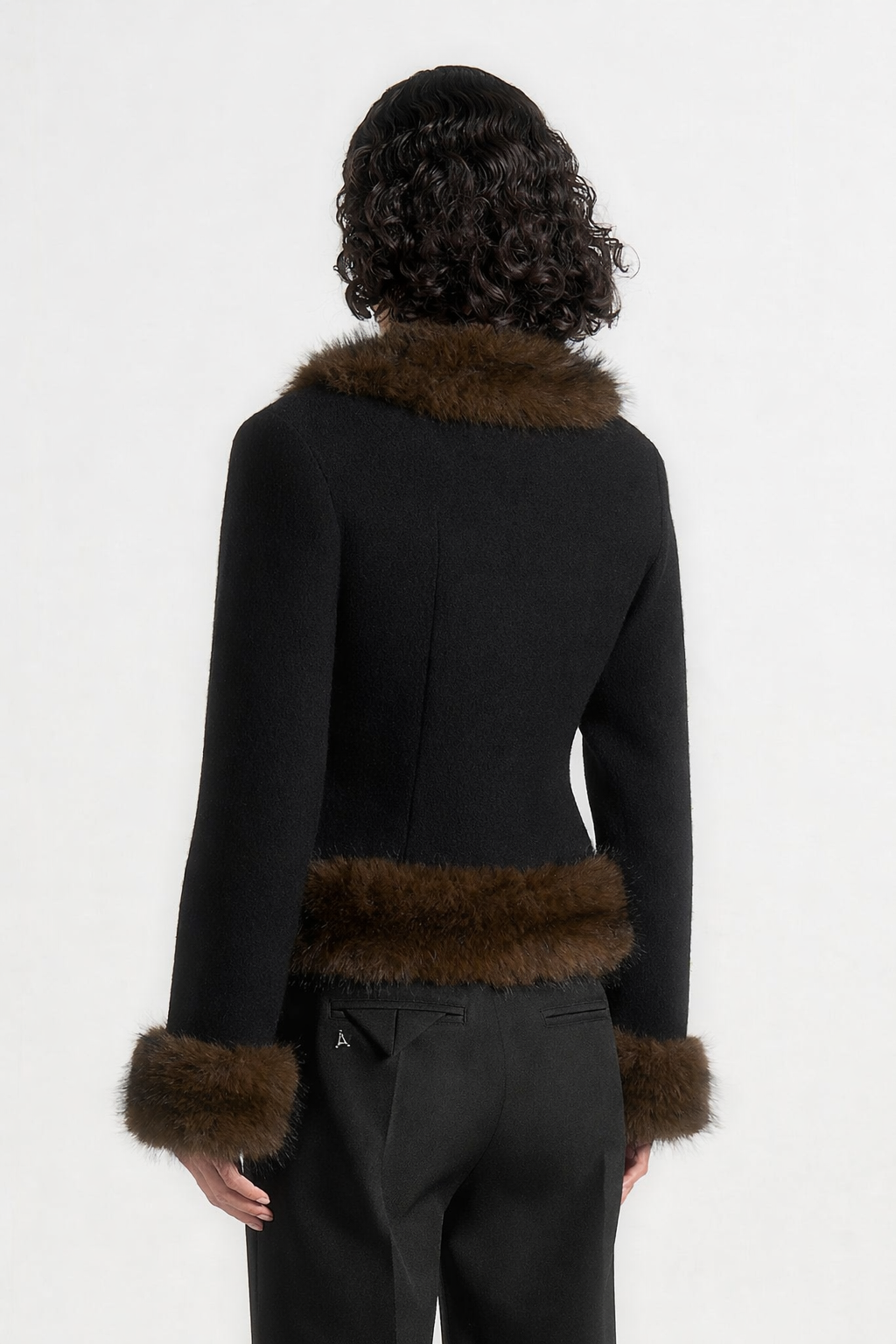 Lina - Chaqueta esculpida con ribete de lana y piel - Negro