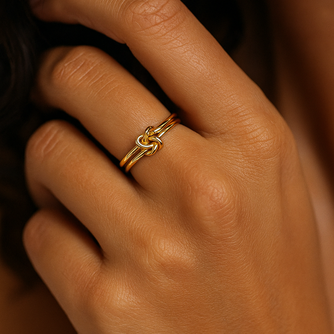 ANILLO VALENTINA ROCHE DORADO CON NUDO ELEGANTE