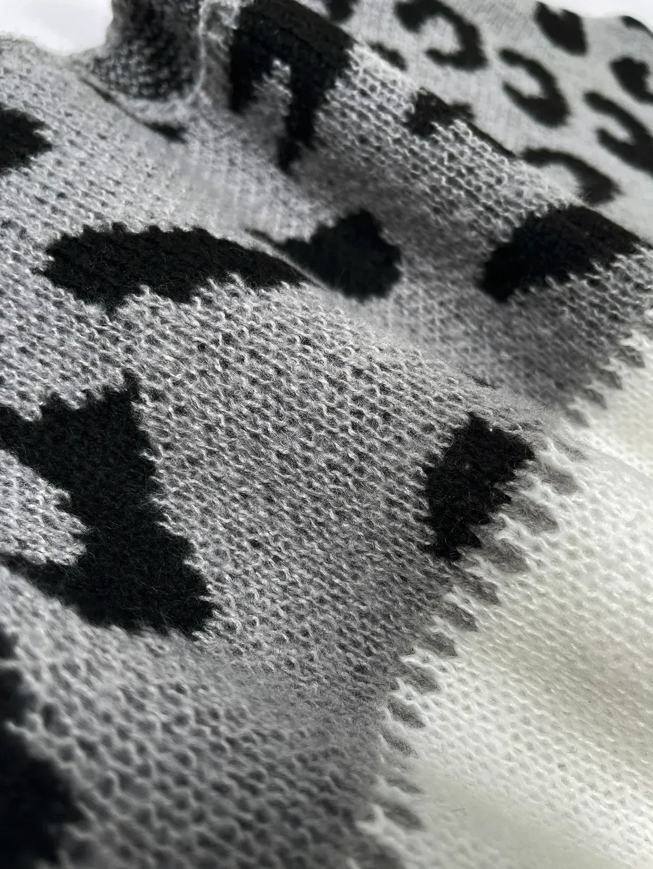 Enzo™- Suéter de punto de leopardo urbano