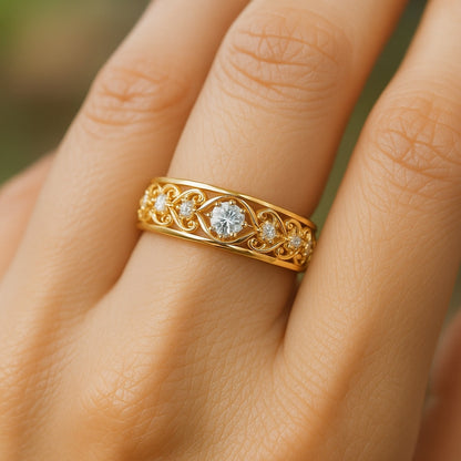 ANILLO VALENTINA ROCHE ENTRELAZADO DORADO CON CIRCONITA CENTRAL