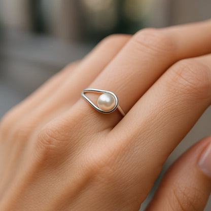 ANILLO VALENTINA ROCHE PERLA ENVOLVENTE PLATEADO