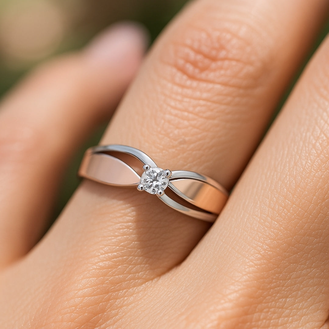 ANILLO VALENTINA ROCHE BICOLOR ONDAS CON CIRCONITA CENTRAL