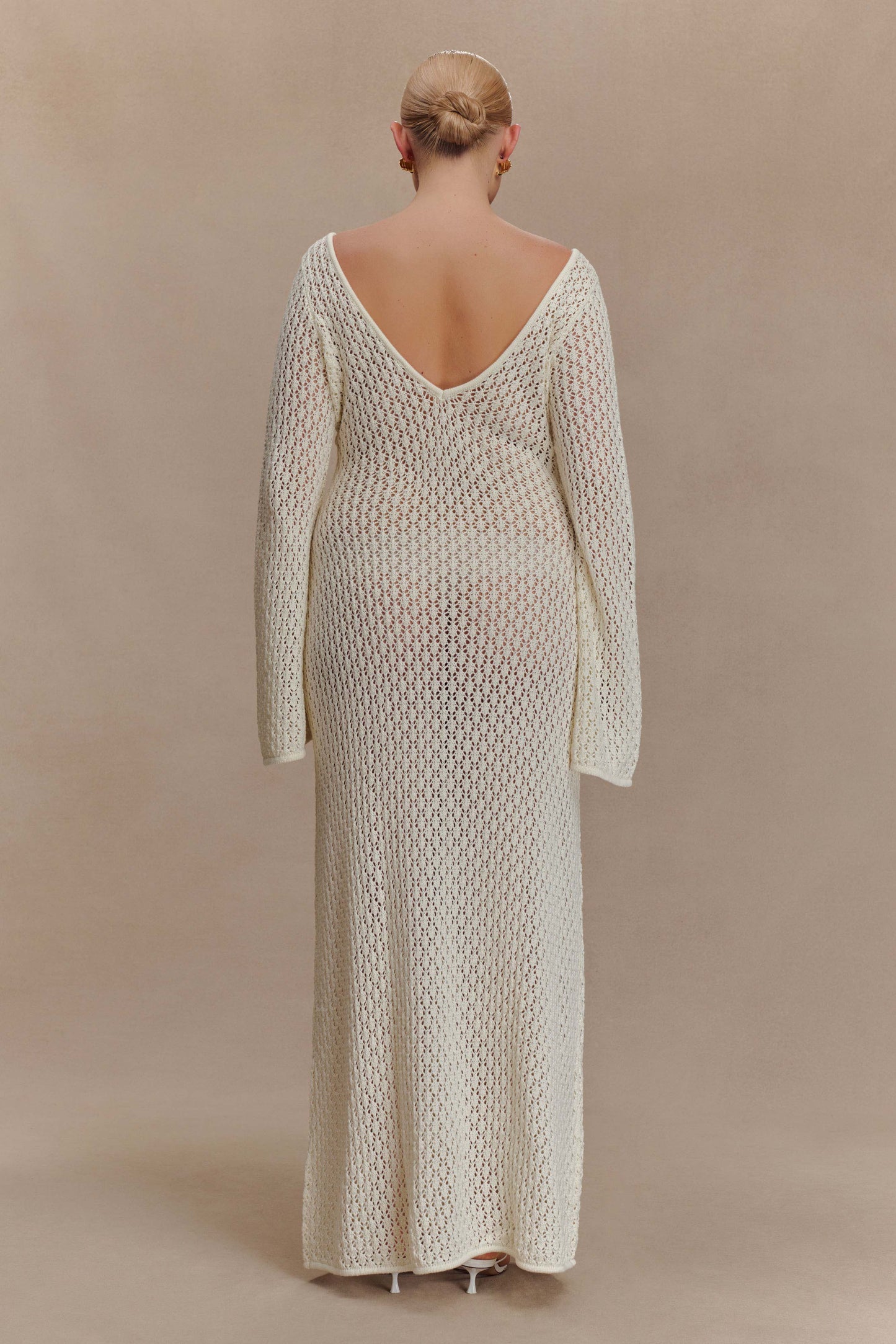 Vestido largo con mangas acampanadas y corte en forma de cola de pez de Kayleigh Crochet - Blanco