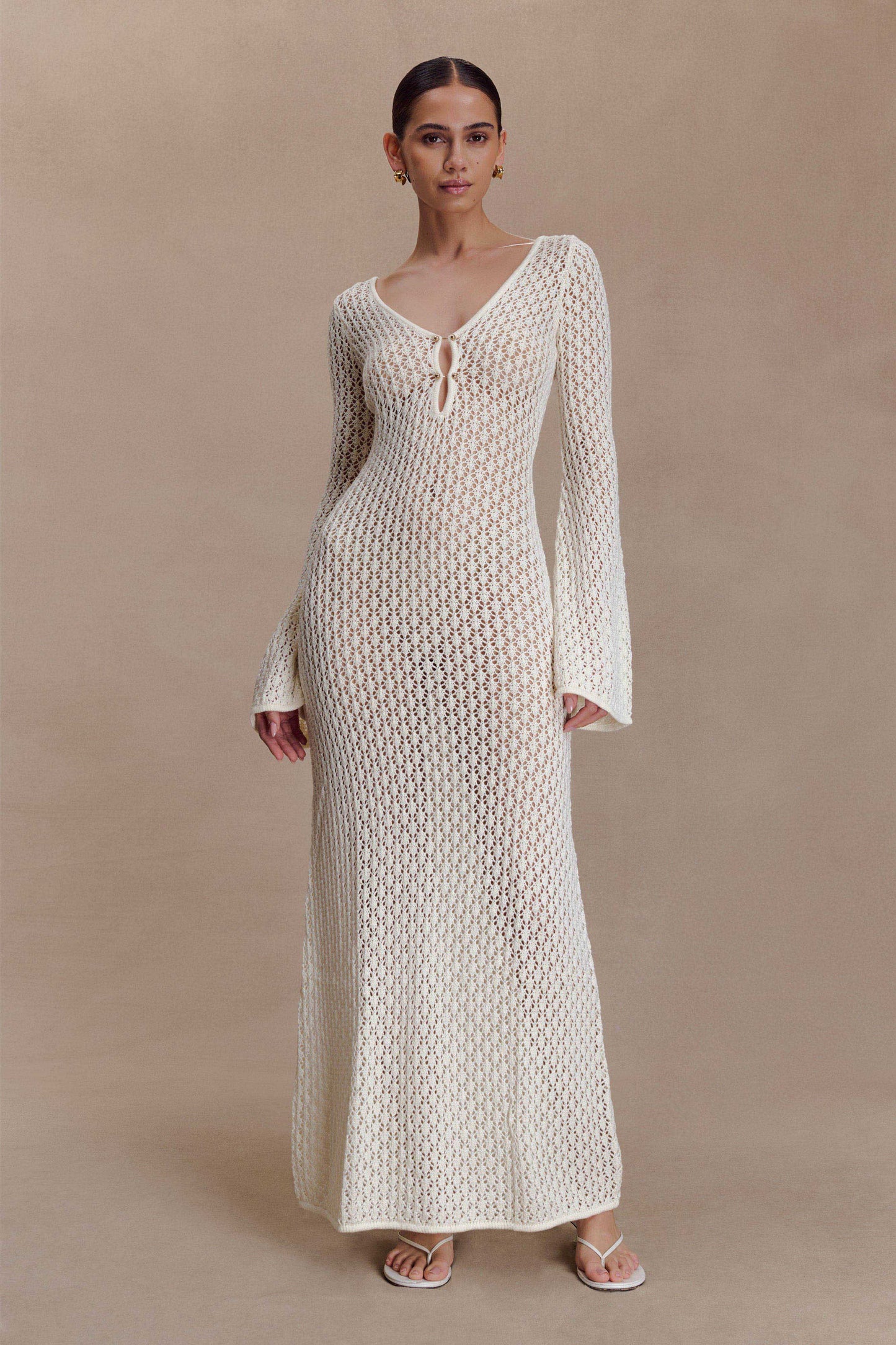 Vestido largo con mangas acampanadas y corte en forma de cola de pez de Kayleigh Crochet - Blanco