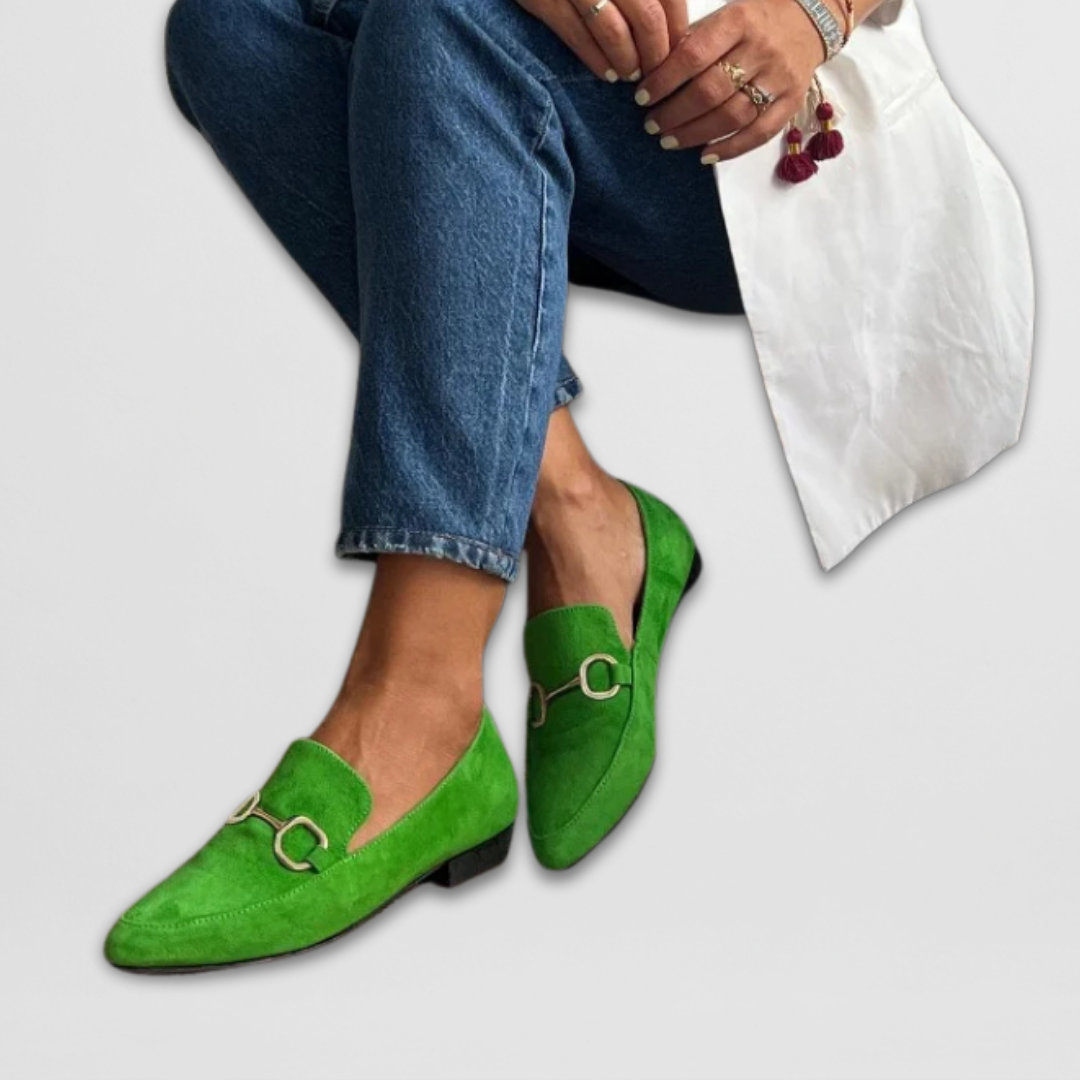 Verona™ | Mocasines verdes en gamuza sintética con hebilla metálica