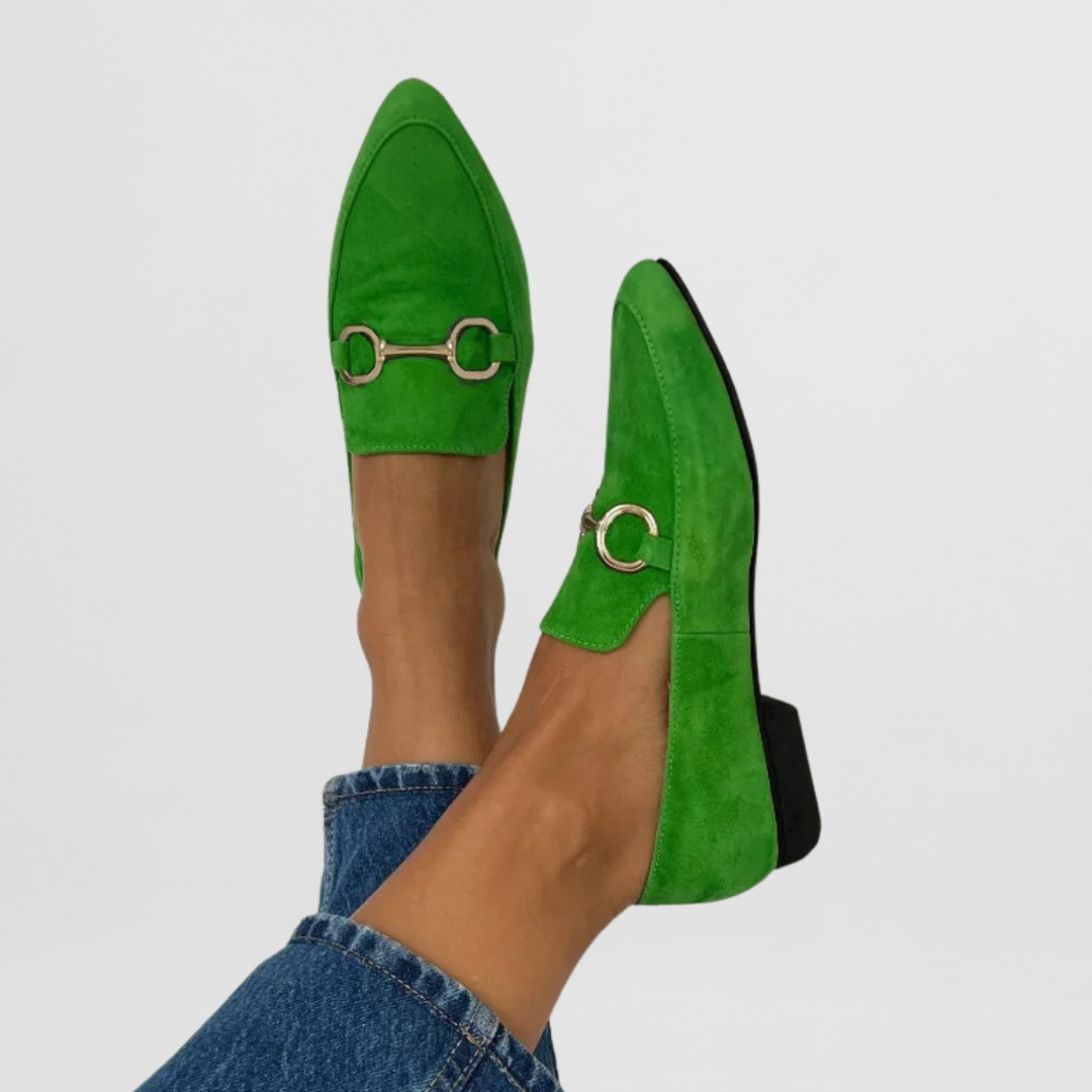 Verona™ | Mocasines verdes en gamuza sintética con hebilla metálica