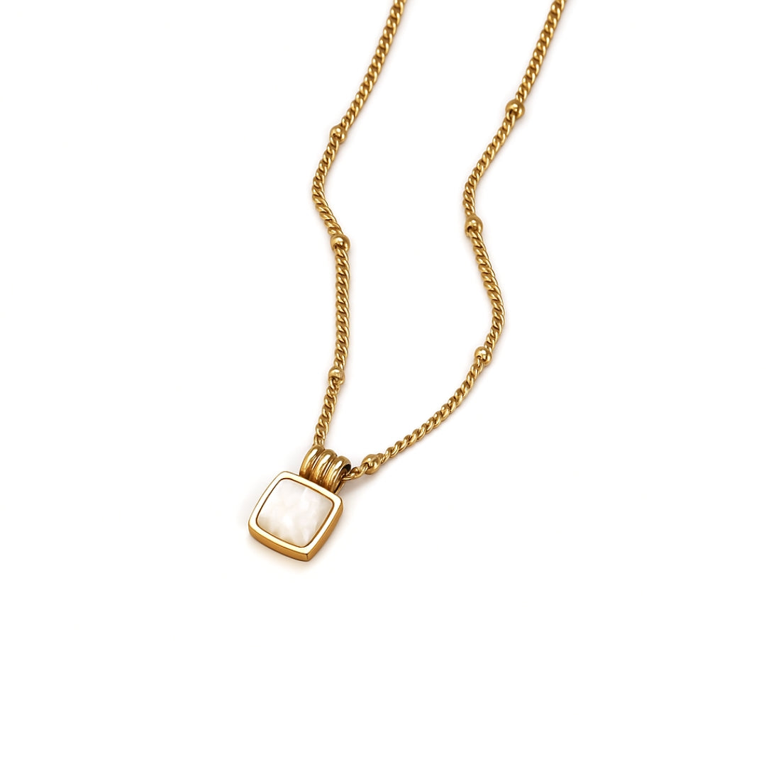 COLLAR VALENTINA ROCHE DORADO CON COLGANTE CUADRADO