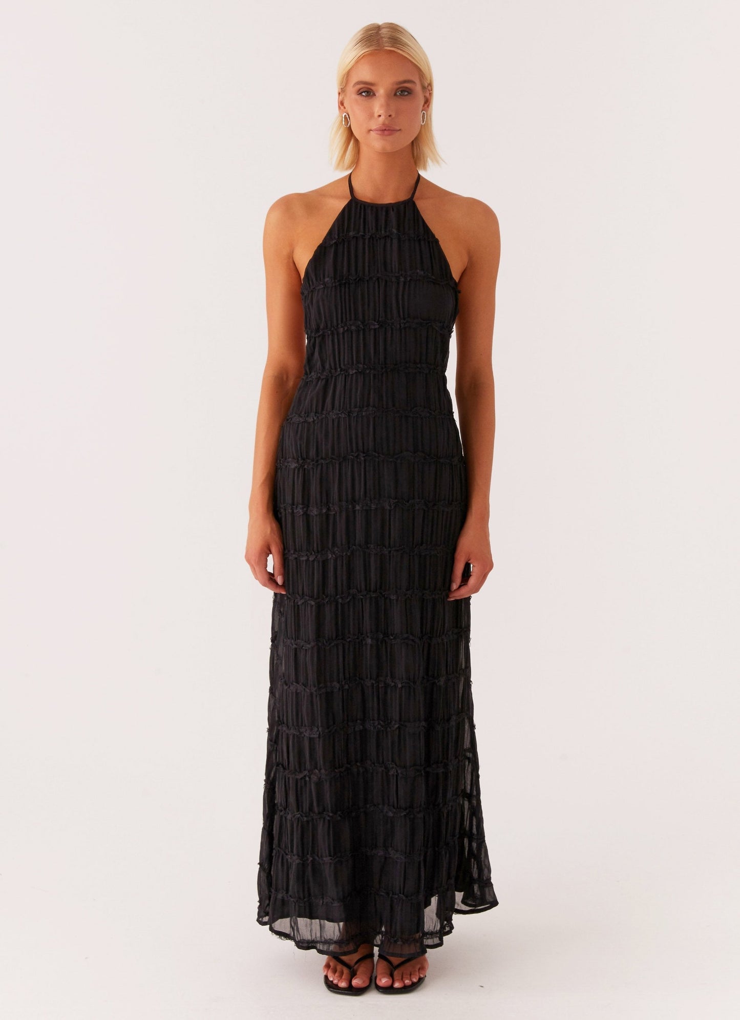 VESTIDO LARGO HALTER DE ENCAJE ELEGANTE
