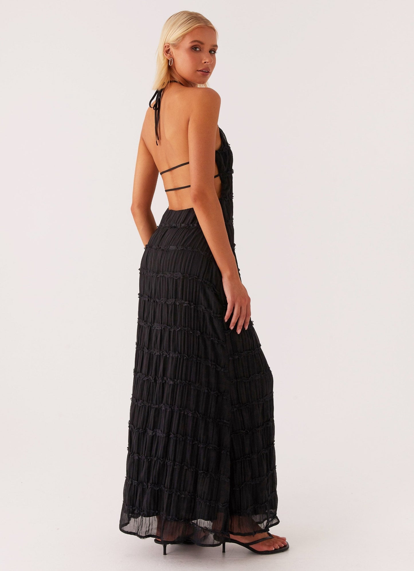 VESTIDO LARGO HALTER DE ENCAJE ELEGANTE
