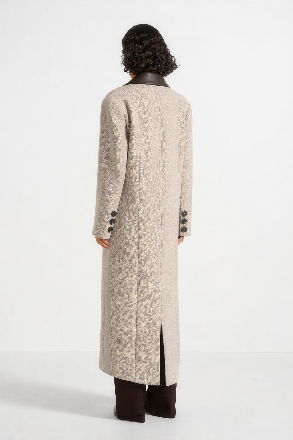 Anisa - Abrigo oversize de lana con diseño en espiga y cinturón de cuero - Beige