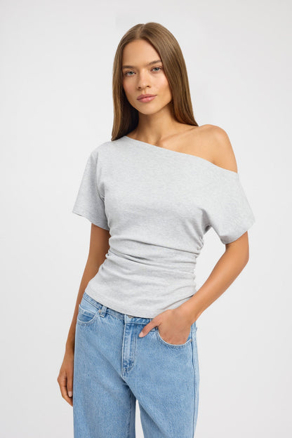 Camiseta con hombros al aire Novi