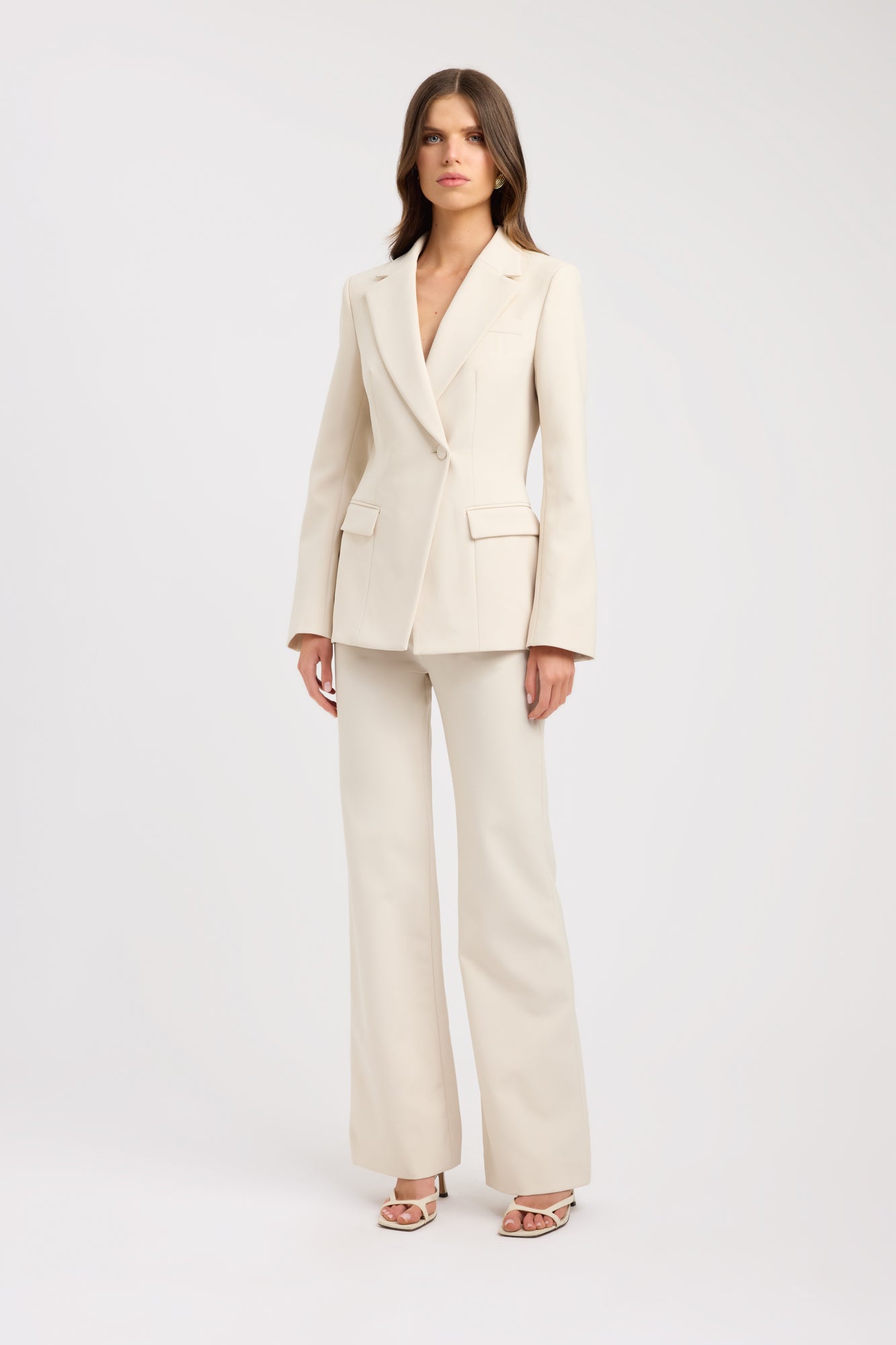 Blazer entallado de cuello alto