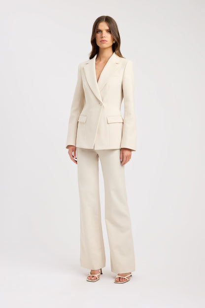 Blazer entallado de cuello alto