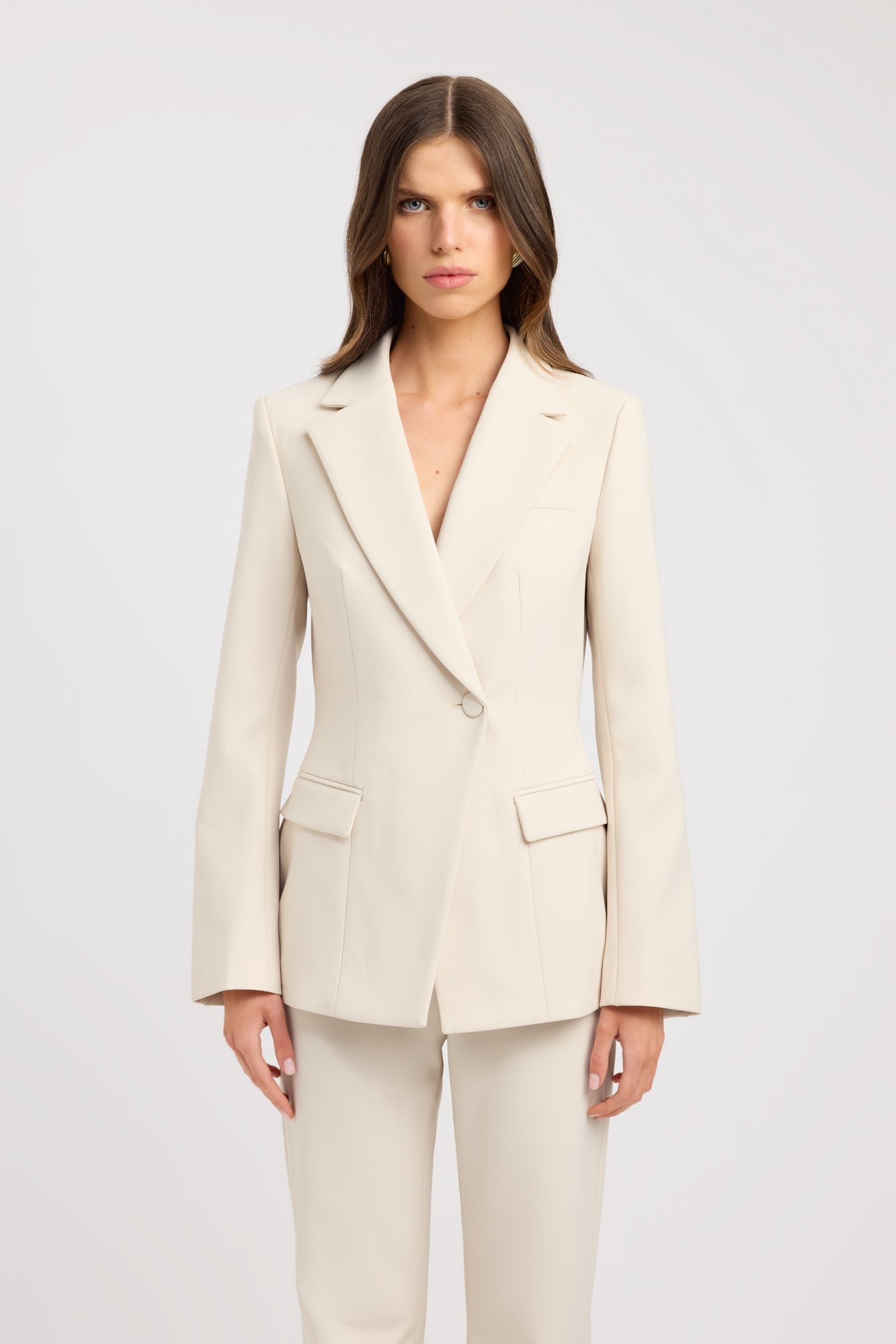 Blazer entallado de cuello alto