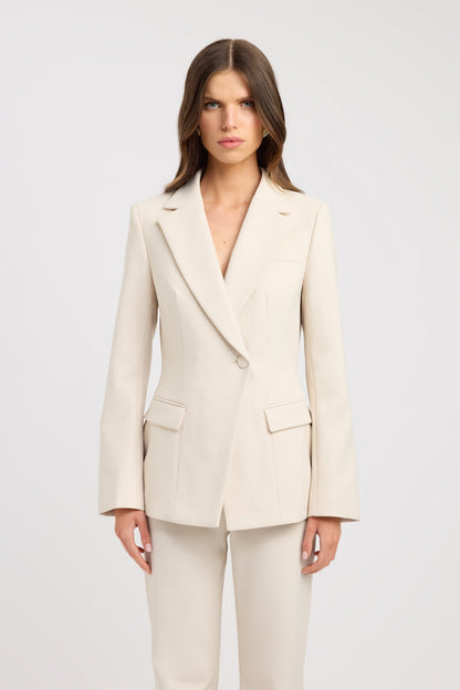 Blazer entallado de cuello alto