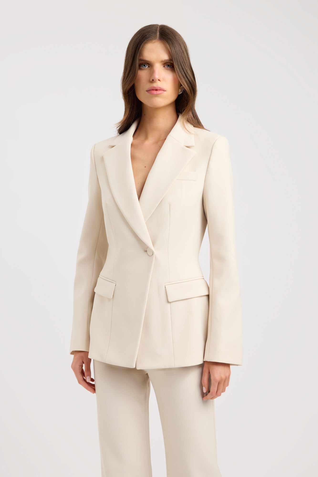 Blazer entallado de cuello alto