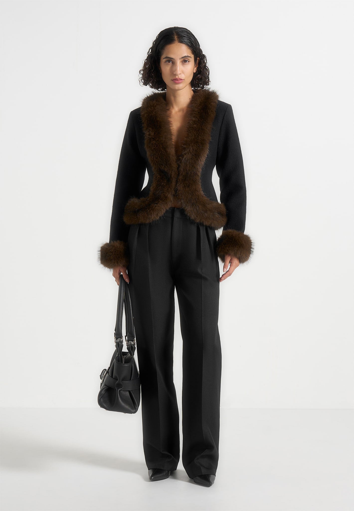 Lina - Chaqueta esculpida con ribete de lana y piel - Negro