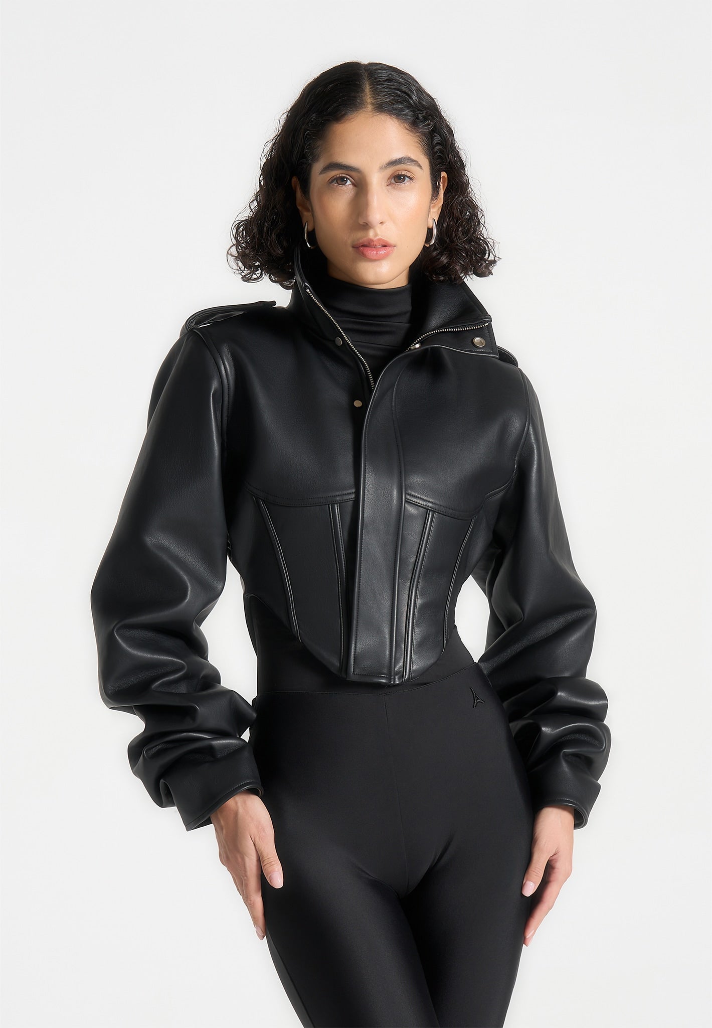 Solange - Chaqueta corsé con mangas remachadas de cuero - Negro