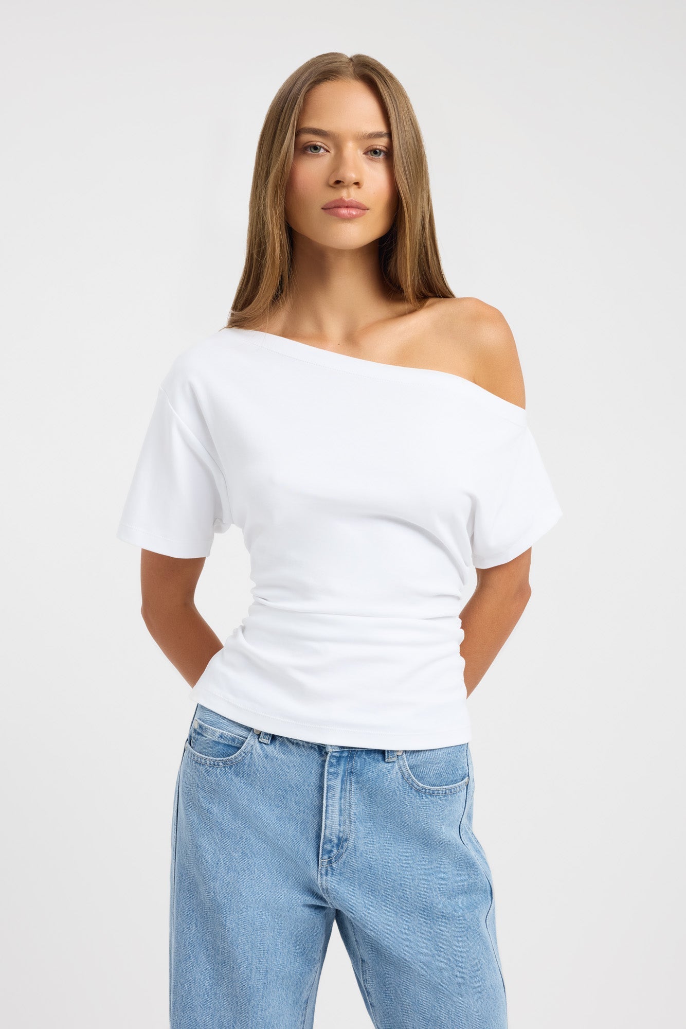 Camiseta con hombros al aire Nova