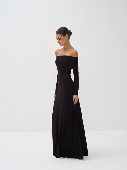 Vestido largo de manga larga con hombros descubiertos de punto de viscosa de Otis