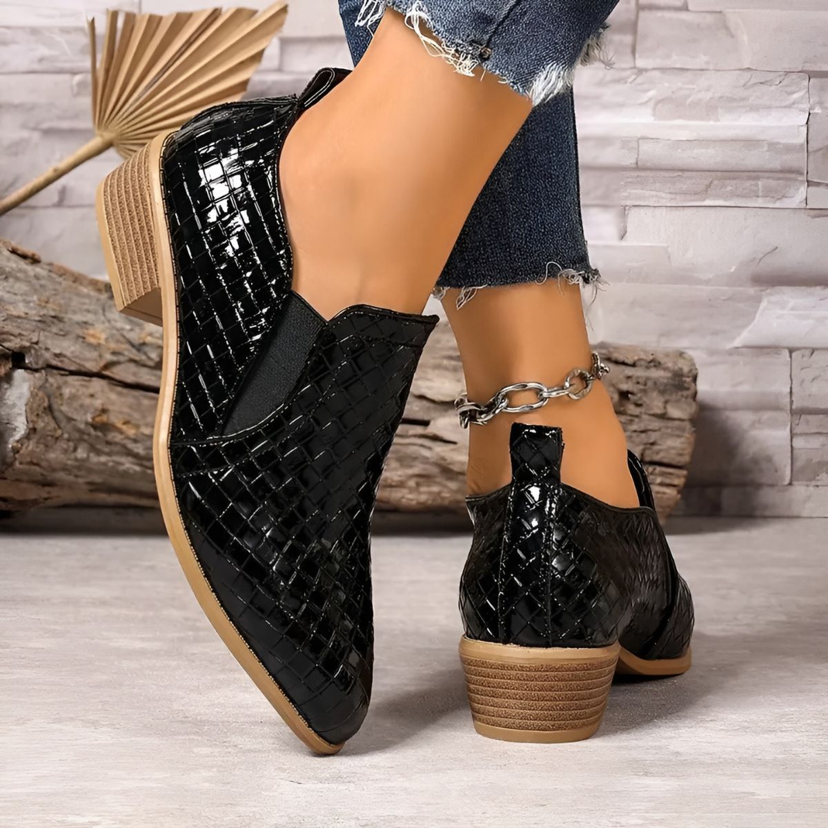 BOTINES TIPO CHELSEA CON EFECTO TRENZADO Y TACÓN DE MADERA