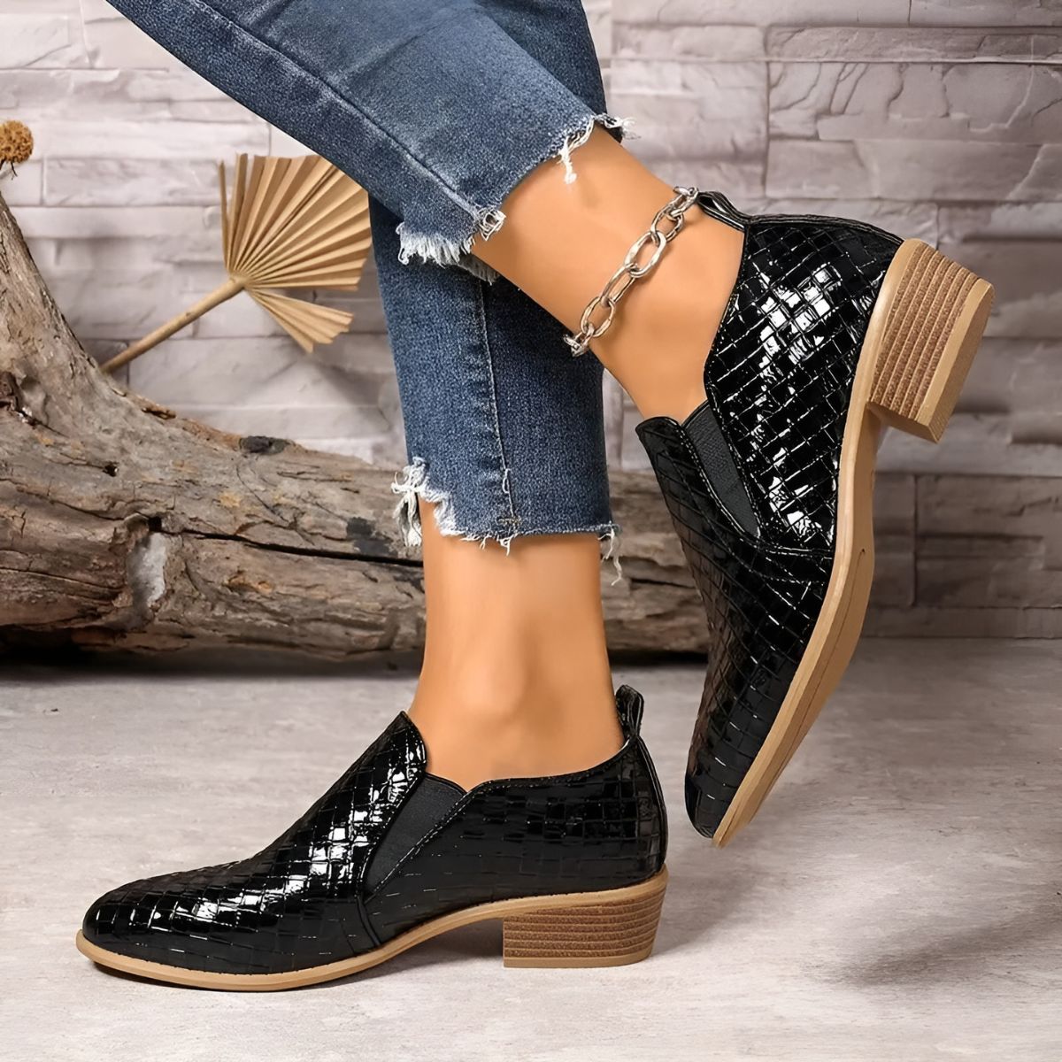 BOTINES TIPO CHELSEA CON EFECTO TRENZADO Y TACÓN DE MADERA