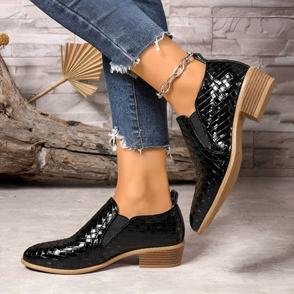 BOTINES TIPO CHELSEA CON EFECTO TRENZADO Y TACÓN DE MADERA