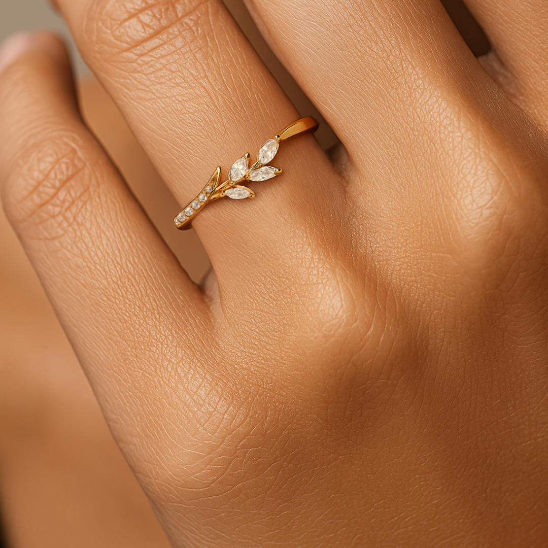 ANILLO VALENTINA ROCHE DORADO ENTRELAZADO CON CIRCONITAS