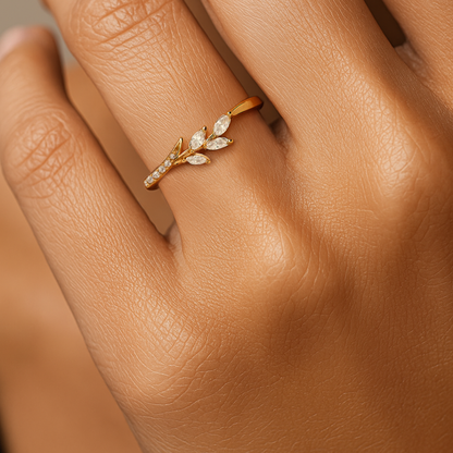 ANILLO VALENTINA ROCHE DORADO ENTRELAZADO CON CIRCONITAS