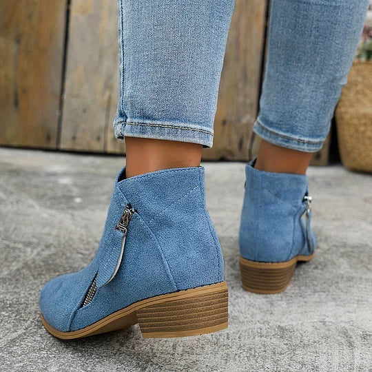 BOTINES DE ANTE CON CREMALLERA LATERAL Y TACÓN BAJO