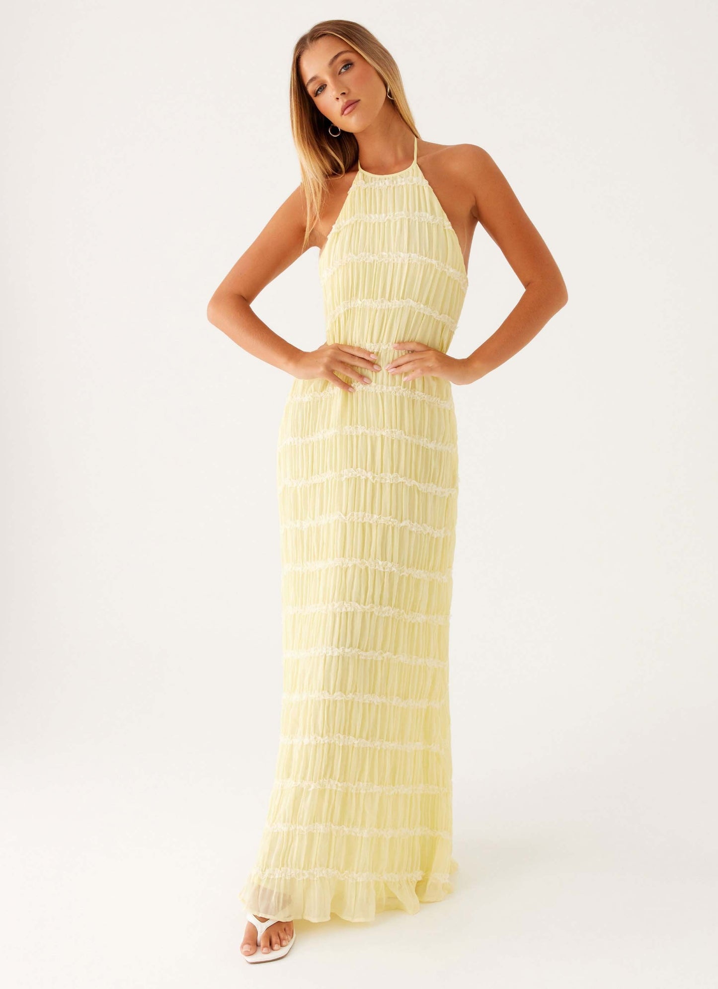 VESTIDO LARGO HALTER DE ENCAJE ELEGANTE