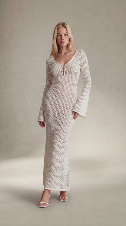 Vestido largo con mangas acampanadas y corte en forma de cola de pez de Kayleigh Crochet - Blanco
