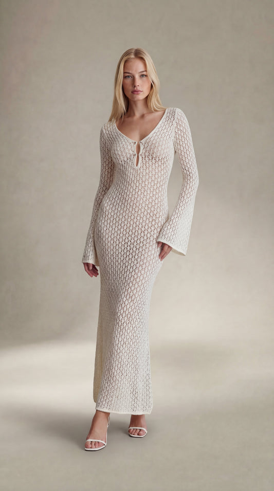 Vestido largo con mangas acampanadas y corte en forma de cola de pez de Kayleigh Crochet - Blanco