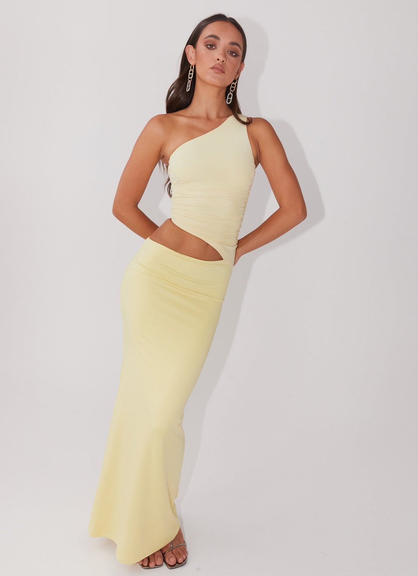 CONJUNTO LARGO ELEGANTE ASIMÉTRICO
