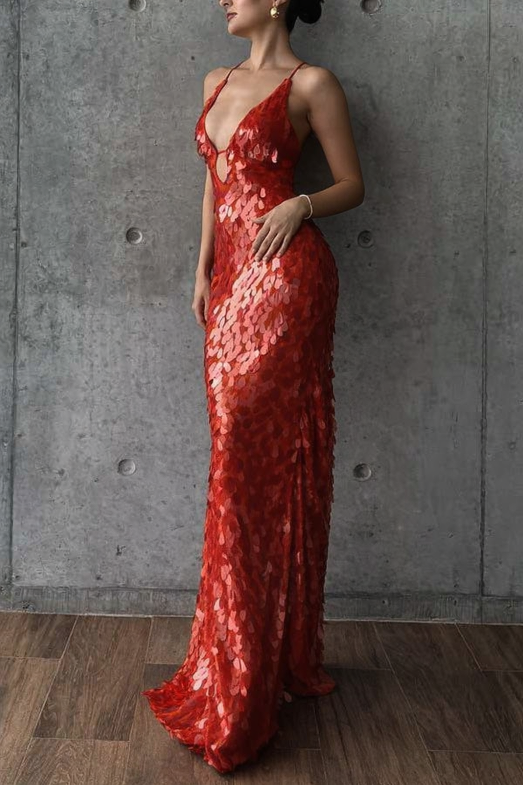 Vestido largo sin mangas con escote en U y corte en forma de escamas de pez con lentejuelas de Reshape Beauty