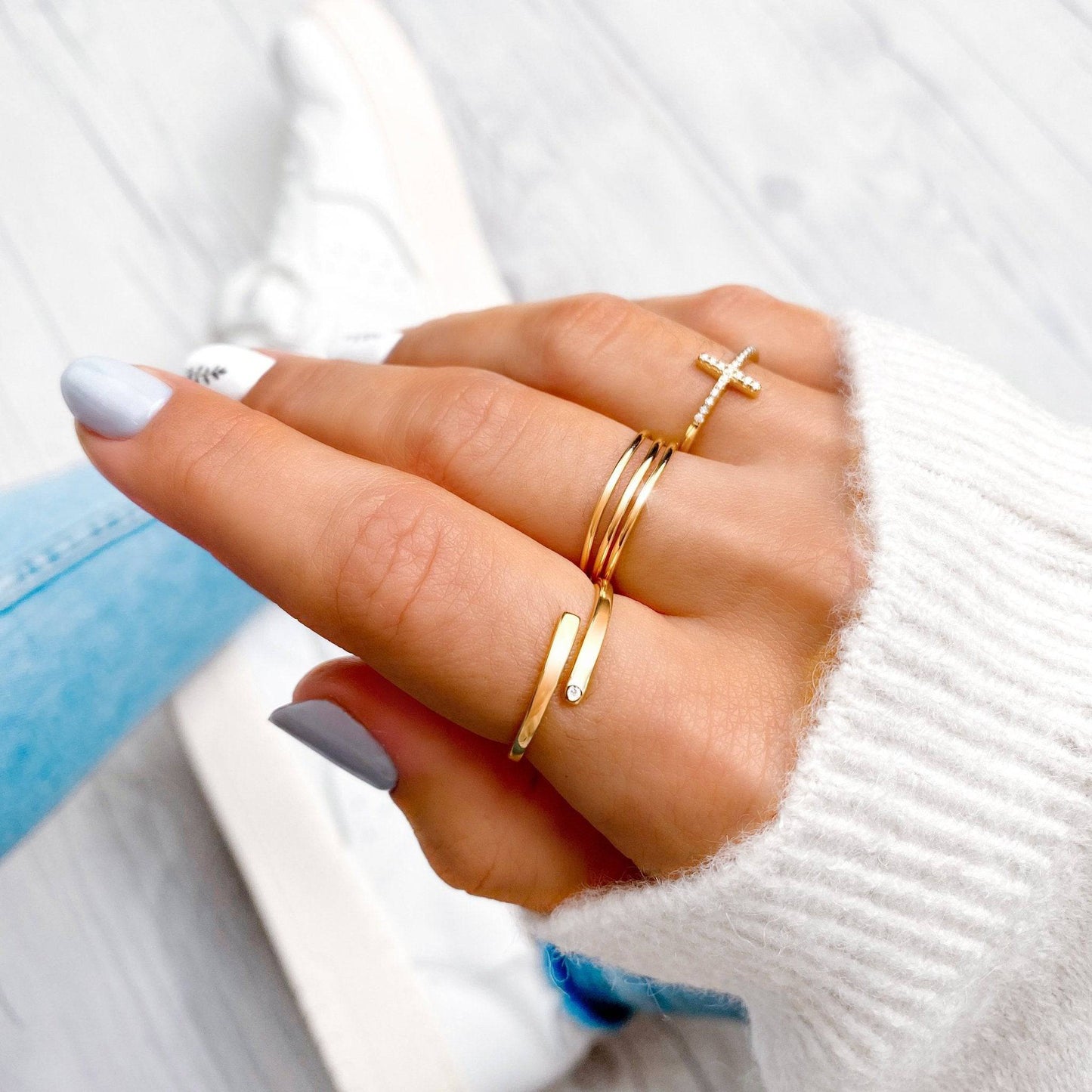 ANILLO VALENTINA ROCHE ARO LISO MINIMAL CON CIRCONITA